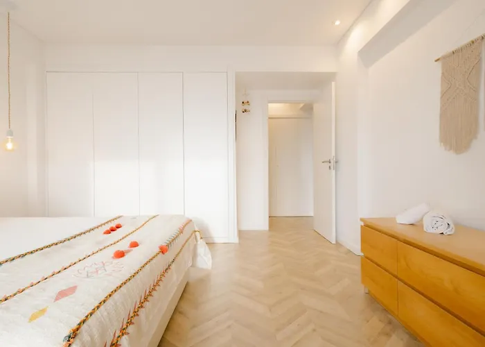 Sarava With Sea View In Buarcos *