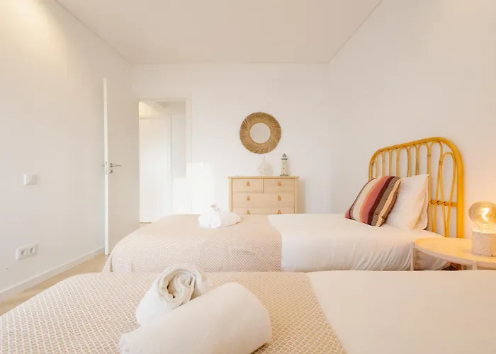 Sarava With Sea View In Buarcos